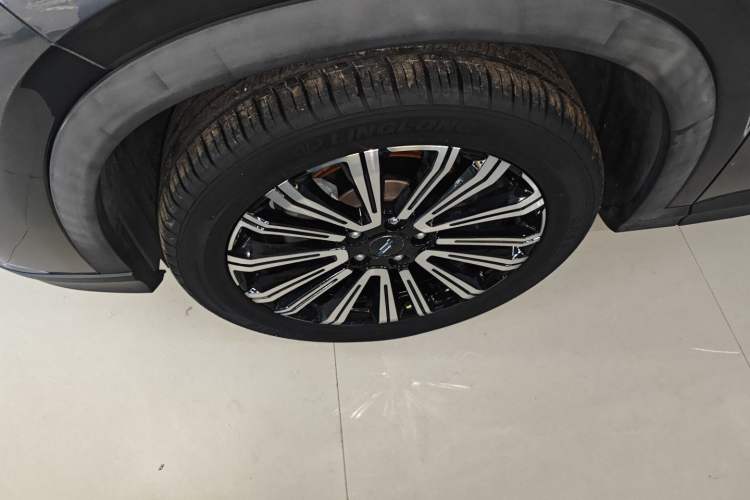 Used CHANGAN OSHAN X5 2021 1.5T DCT Prestige Edition Left Front Wheel Hub