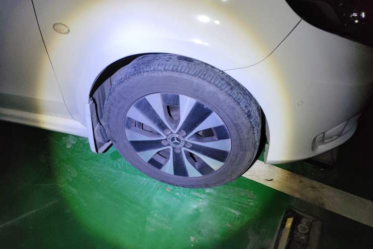 Used Mercedes-Benz Vito 2021 2.0T Business Version 7 Seats Right Front Wheel Hub