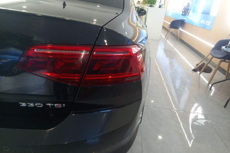 Used Volkswagen Magotan 2020 330TSI DSG Leading Model Exterior 3