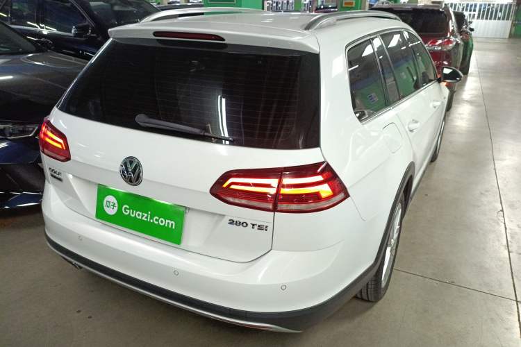 Used Volkswagen Golf 2019 1.8TSI Travel Edition Rear Right 45 Deg