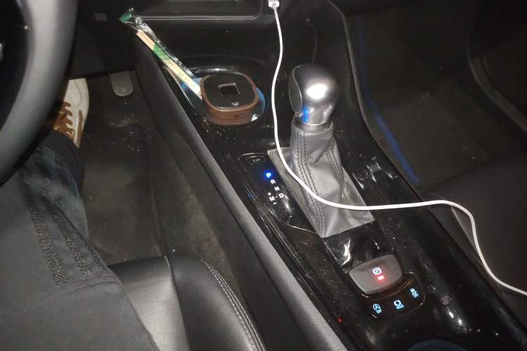 Used Toyota C-HR 2018 2.0L Flagship Sunroof Version China VI Standard