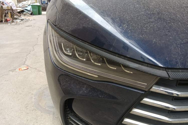 Used BYD Song MAX 2017 1.5T Automatic Smart Connect Luxury 7-Seater Right Front Headlight