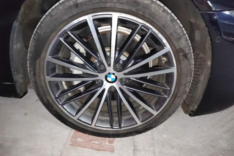 Used BMW 5 Series 2020 530Li Leading Model M Sport Package Right Front Wheel Hub