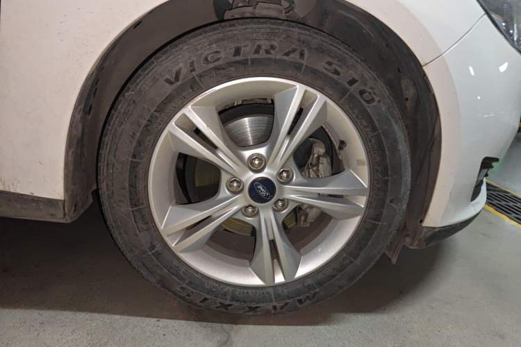 Used Ford Focus 2017 Sedan 1.6L Automatic Comfort Plus SmartDrive Edition Right Front Wheel Hub