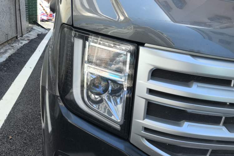 Used JMC Fushun 2023 2.0T Automatic Mid-Range Mid-Roof Commercial Multi-Purpose 7-Seater Passenger Vehicle