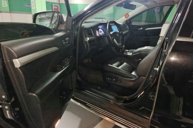 Used Toyota Highlander 2018 2.0T Four-Wheel Drive Luxury Version 7 Seats China VI Standard