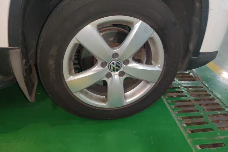Used Volkswagen Tiguan 2013 1.8 TSI Automatic Two-Wheel Drive Comfort Edition Right Front Wheel Hub