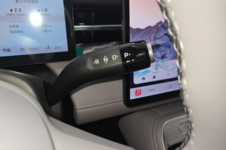 Used Roewe M7 DMH 2025 Model 160km Comfort Version Gear Lever