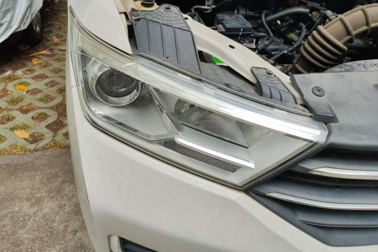 Used Wuling Hongguang 2018 1.5L S Standard Version L2B Right Front Headlight