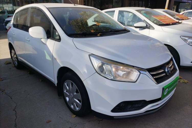 Used Venucia R50 2015 1.6L Manual Fashion Edition