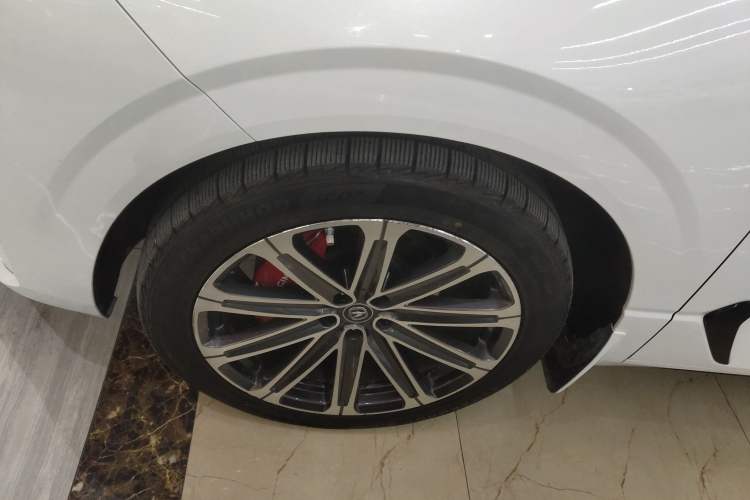 Used CHANGAN UNI-K 2021 2.0T All-Wheel Drive Prestige Version Left Front Wheel Hub