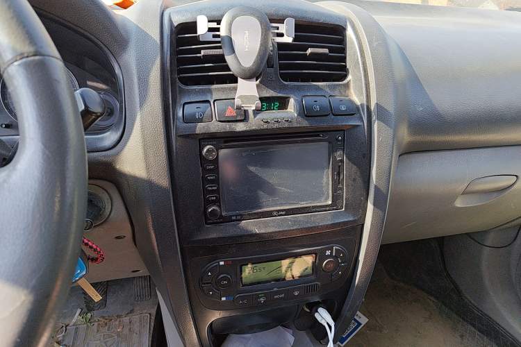 Used JAC Group Rein 2011 1.9T Two-Wheel-Drive Diesel Classic Trim
