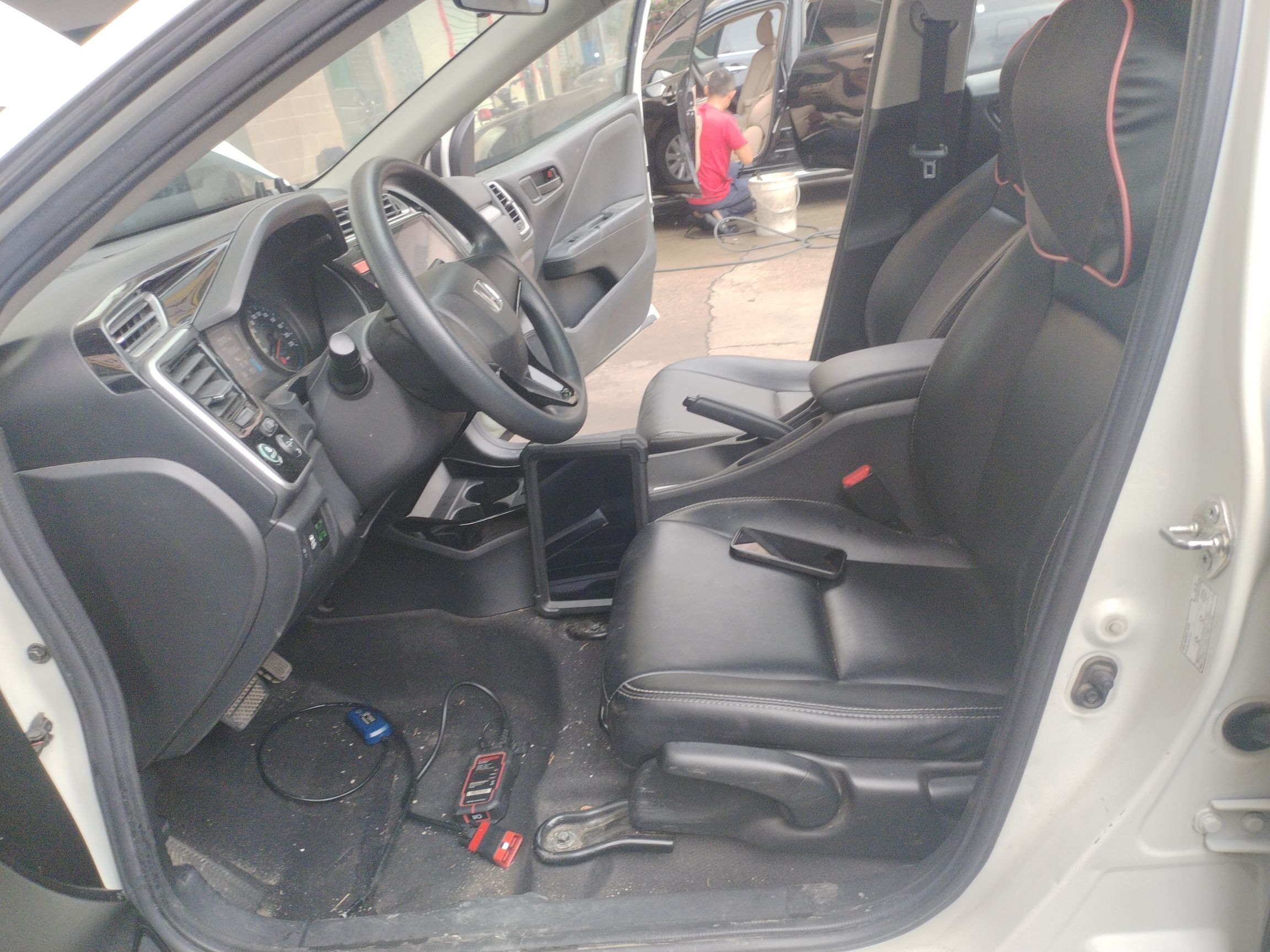 Переднее сиденье в автомобиле