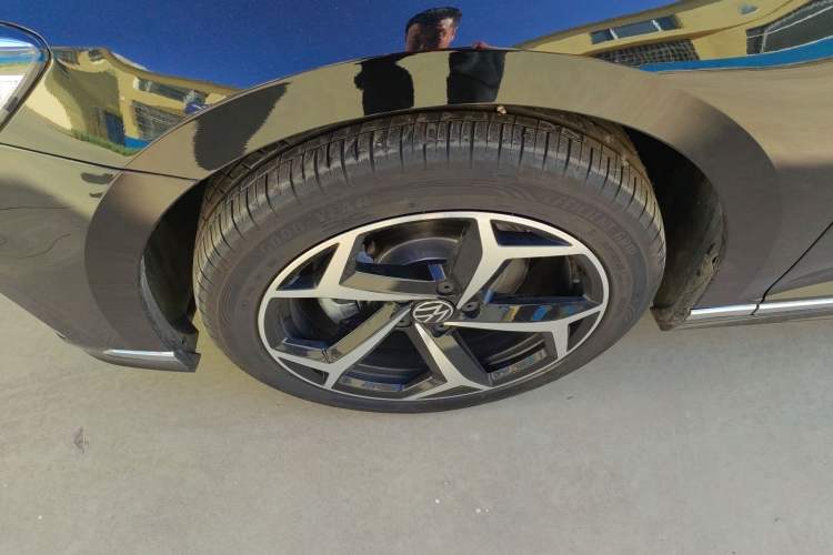 Used Volkswagen Magotan 2026 30 Million Vehicles Selected Model 380TSI DSG Luxury Edition Exterior 4