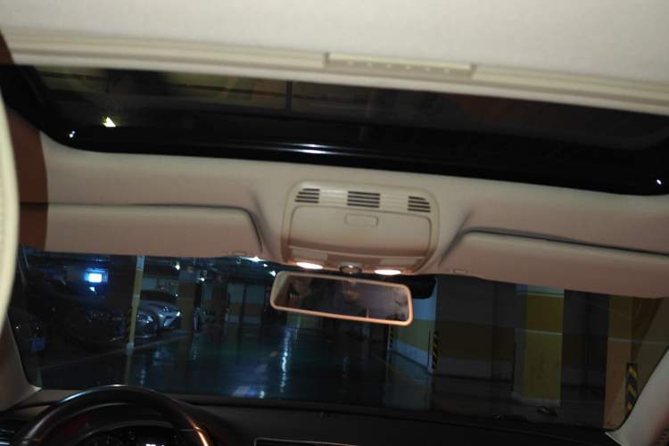 Used Volkswagen Magotan 2013 1.8TSI Luxury Model Headliner