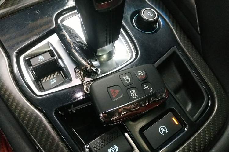 Used Jaguar F-TYPE 2019 2.0T Hardtop Version
