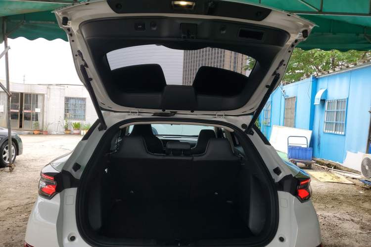 Used CHANGAN UNI-T 2020 1.5T Flagship Version Trunk
