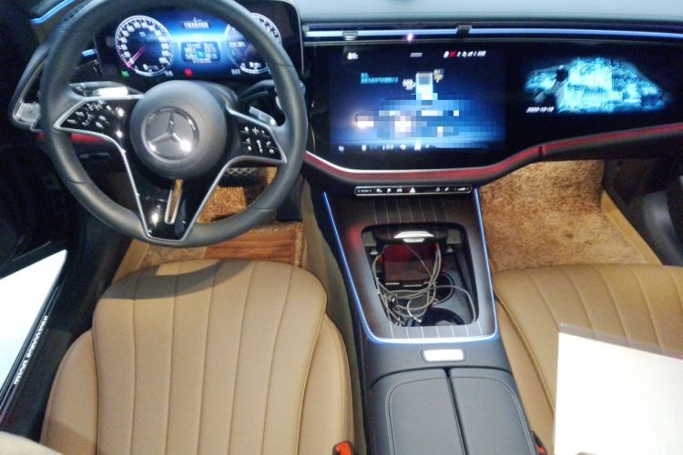 Used Mercedes-Benz E-Class New Energy 2024 E 350 e L Plug-in Hybrid Sedan Center Console