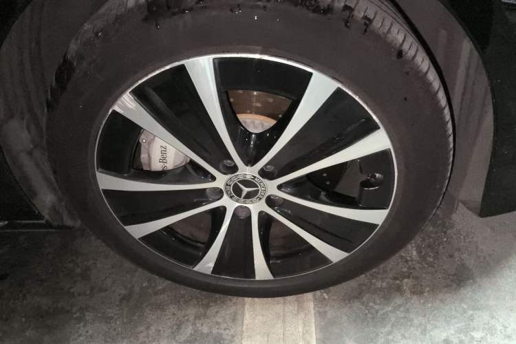 Used Mercedes-Benz E-Class New Energy 2022 Restyled E 350 e L Plug-in Hybrid Sedan Right Front Wheel Hub