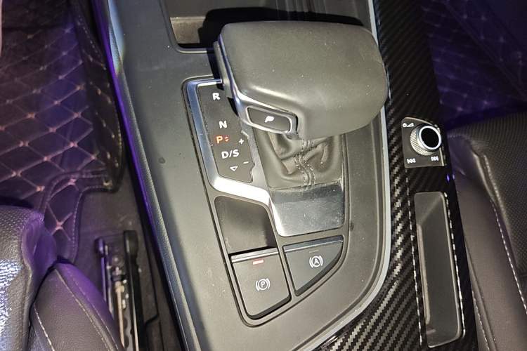Used Audi A4L 2020 40 TFSI Fashion Dynamic Model Gear Lever