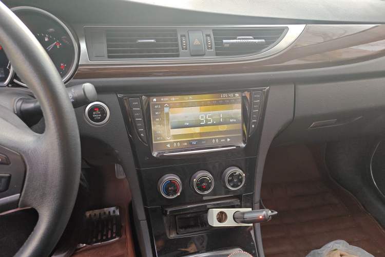 Used Zotye Z500 2015 1.5T Manual Luxury Model Audio And AC Panel