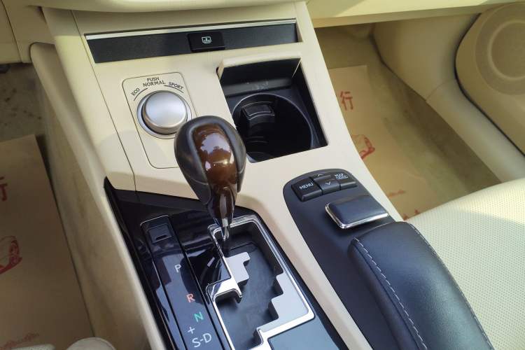 Used Lexus ES 2013 250 Elegant Edition Gear Lever