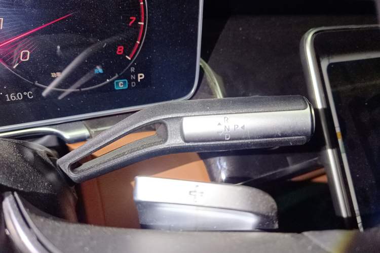 Used Mercedes-Benz S-Class 2024 Restyled S 400 L Luxury Edition Gear Lever