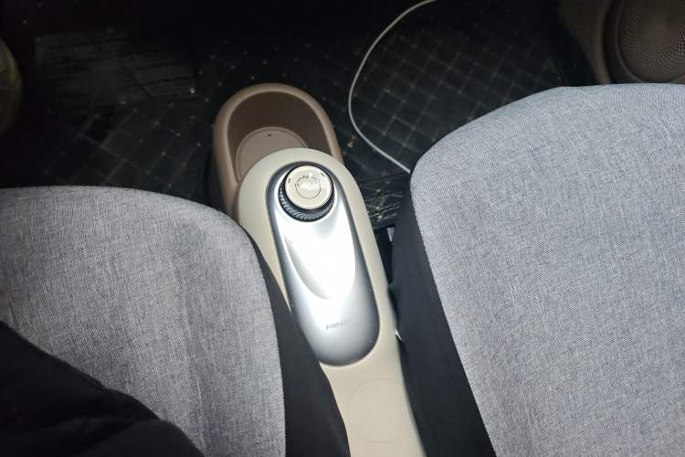 Used Wuling Hongguang MINIEV 2025 Four-Door Version Advanced Edition Gear Lever