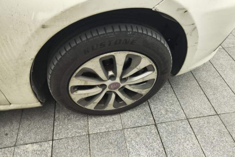 Used Fiat Viaggio 2012 1.4T Automatic Jingxiang Edition Right Front Wheel Hub