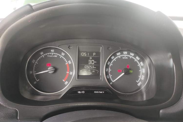 Used Skoda Fabia 2014 1.6L Automatic Sport Edition Instrument Cluster