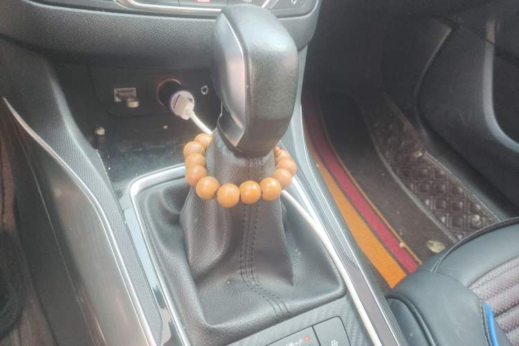 Used Peugeot 408 2016 1.6T Automatic Luxury Edition Gear Lever