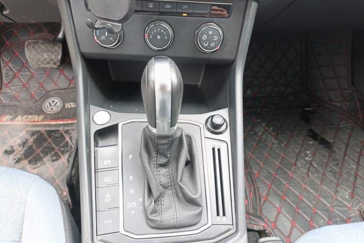 Used Volkswagen Lavida 2023 300TSI DSG Full-Comfort Edition Gear Lever