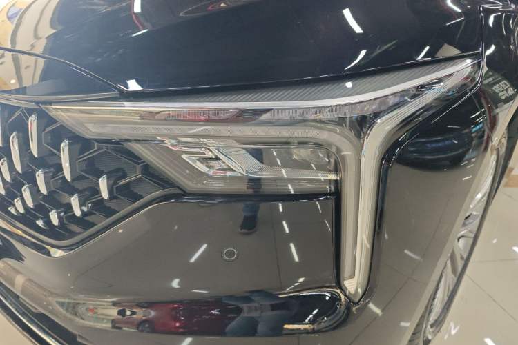 Used Bestune B70 2023 Third Generation 1.5T Automatic Enjoyment Version Left Front Headlight