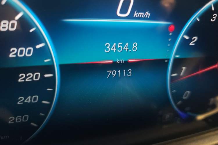 Used Mercedes-Benz GLB 2020 GLB 200 Dynamic Edition Odometer Close Up