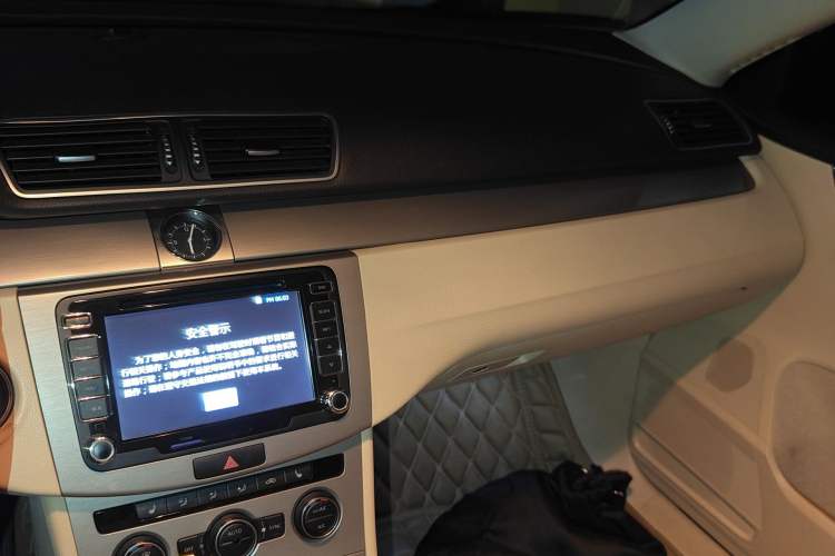 Used Volkswagen Magotan 2013 1.8TSI Luxury Model Audio And AC Panel