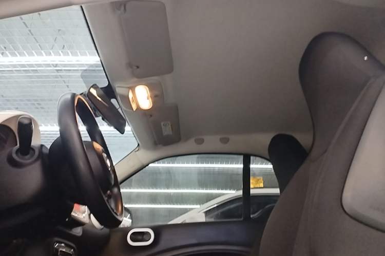 Used smart fortwo 2015 1.0L 52 kW hardtop Dynamic version
