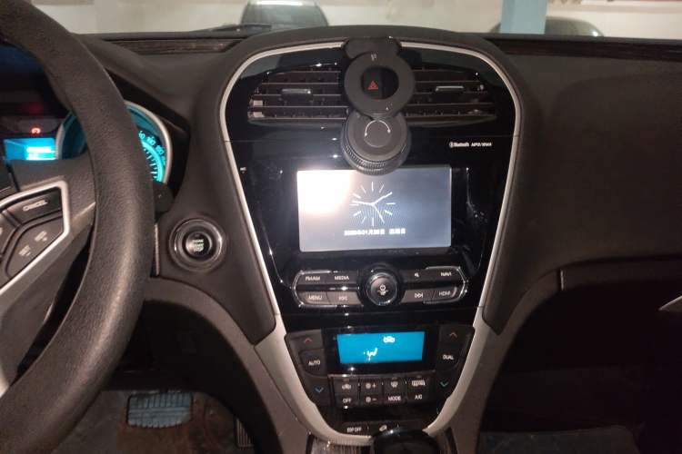 Used GAC Trumpchi GS5 Super 2016 2.0L Automatic Two-Wheel Drive Anniversary Edition Audio And AC Panel