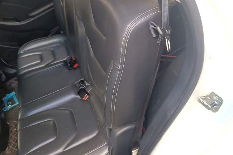 Used Dongfeng Fengon 580 2016 1.5T Manual Luxury Edition Left Rear Seat