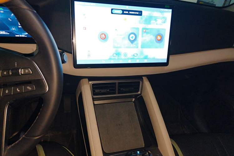 Used BYD Yuan UP 2024 401KM Beyond Edition Audio And AC Panel