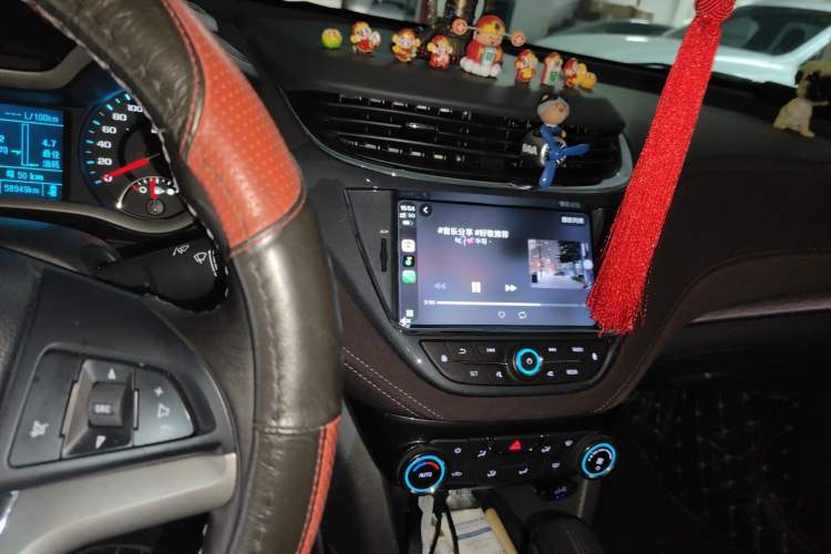 Used Chevrolet Malibu 2017 1.5T Automatic Luxury Edition Audio And AC Panel