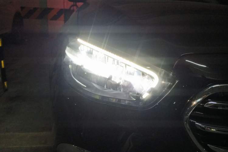 Used Mercedes-Benz E-Class New Energy 2022 Restyled E 350 e L Plug-in Hybrid Sedan Right Front Headlight