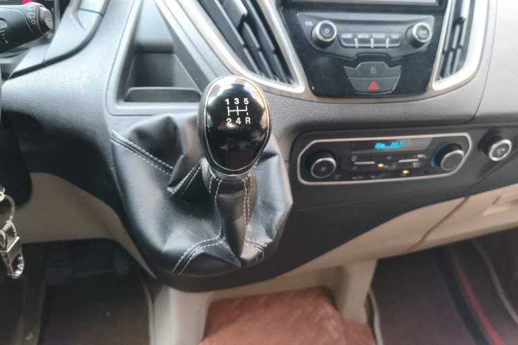 Used Ford Tourneo Custom 2016 2.0T Manual Elite Version