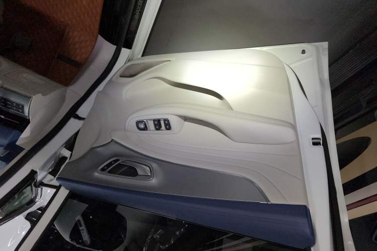 Used Roewe iMAX8 2021 400TGI Supreme Series Ultimate Edition