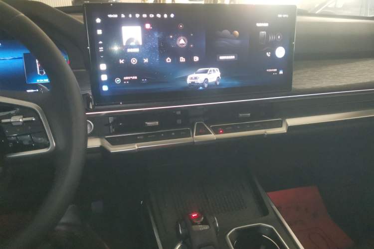 Used Tank 400 2025 2.0T Gasoline Version Audio And AC Panel