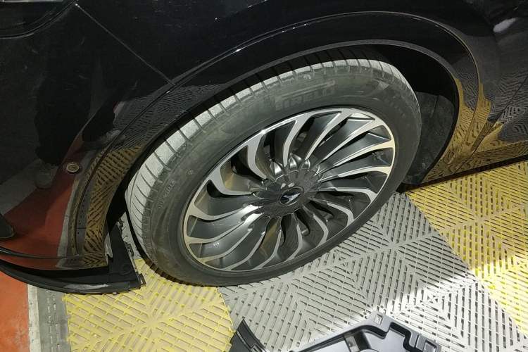 Used VOYAH FREE 2021 Four-Wheel Drive Standard Range-Extended Exclusive Luxury Package Left Front Wheel Hub