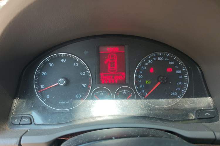 Used Volkswagen Sagitar 2010 1.4 TSI Automatic Luxury Model Instrument Cluster