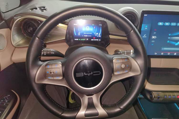 Used BYD Dolphin 2023 420 km Fashion Edition