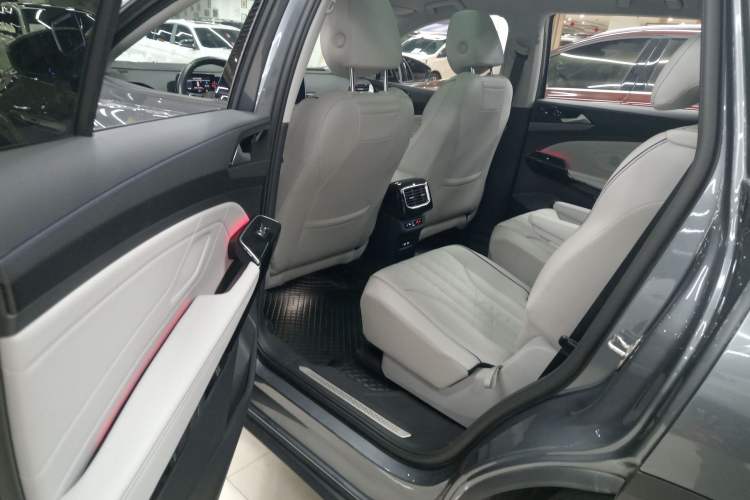 Used Volkswagen ID.6 X 2023 Ultra-Intelligent Long-Range Version
