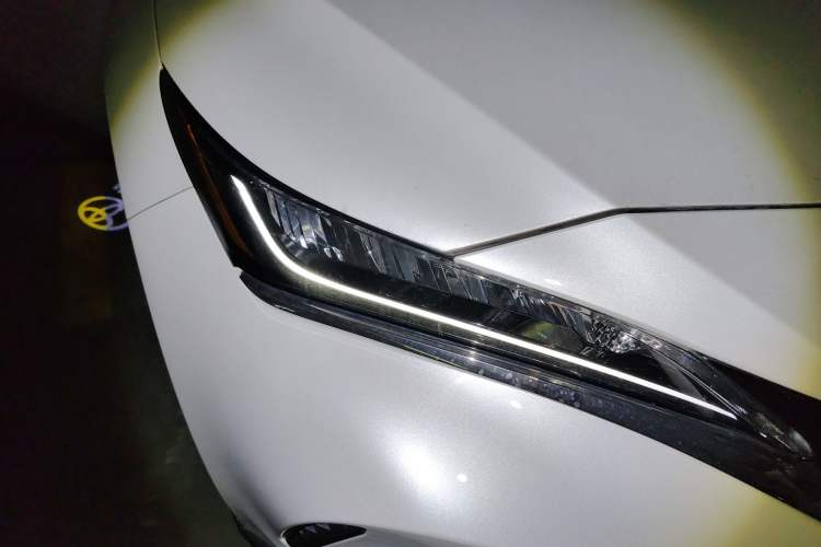 Used Toyota Harrier 2023 2.0L CVT Two-Wheel Drive Entry Version
