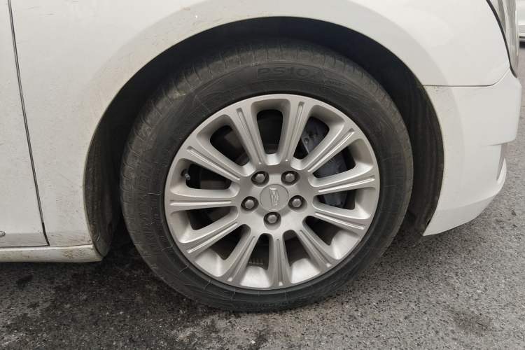 Used Cadillac XTS 2017 28T Elite Model Right Front Wheel Hub